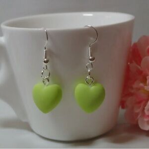 NWT - Cute Little Resin 3D dangle earrings set (.5x.5 inches) Light Green